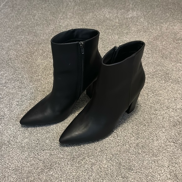 Shoe Dazzle - Black Leather Ankle Boots - Size 12 - Picture 1 of 4